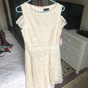 Tahari Lace Dress - size 10 **NWT**
